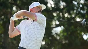 Peterson shares Sony Open lead in PGA Tour debut
