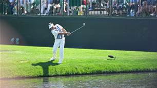 Day's vested interest leads to Masters fashion faux pas