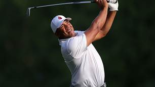 Vegas jackpot: veteran Venezuelan cashes in to lead PGA