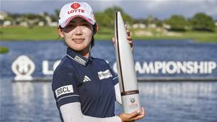 Finishing flourish helps Hwang claim first LPGA title