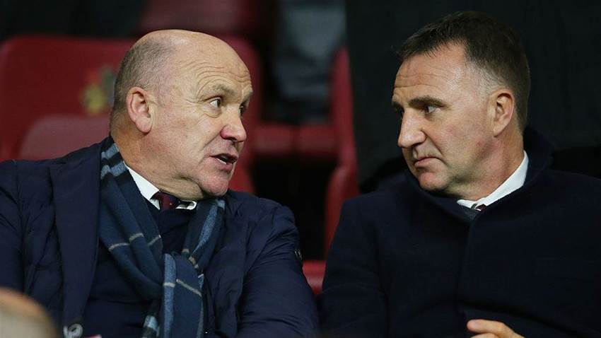 Infamous Manchester United coach visits Mariners Infamous Manchester United coach visits Mariners