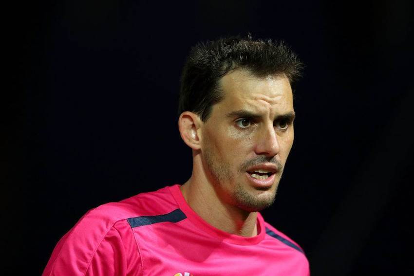 Kennedy wins Mariners top gong Kennedy wins Mariners top gong