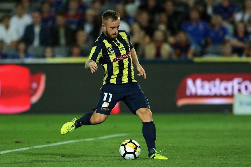 Central Coast Mariners re-sign young pair