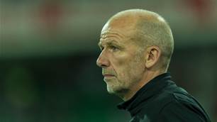 Lowe rules himself out of permanent Glory coaching role