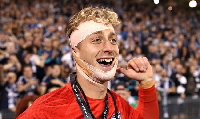 Hero goalkeeper shrugs off sickening head kick to 'go for a dance' Hero goalkeeper shrugs off sickening head kick to 'go for a dance'