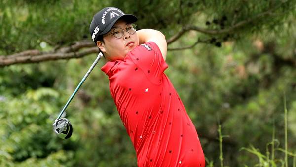 Hwang takes control of the Korea Open