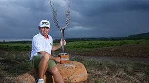 Oosthuizen claims back-to-back wins at Mauritius Open