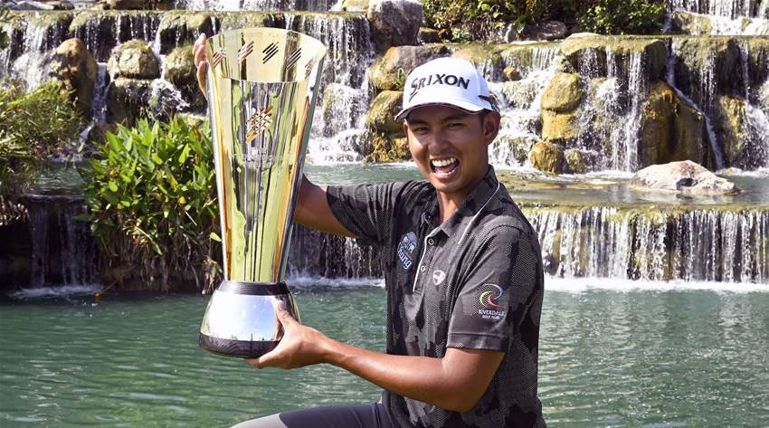 Thippong claims International Series as Sinnott charges home Thippong claims International Series as Sinnott charges home