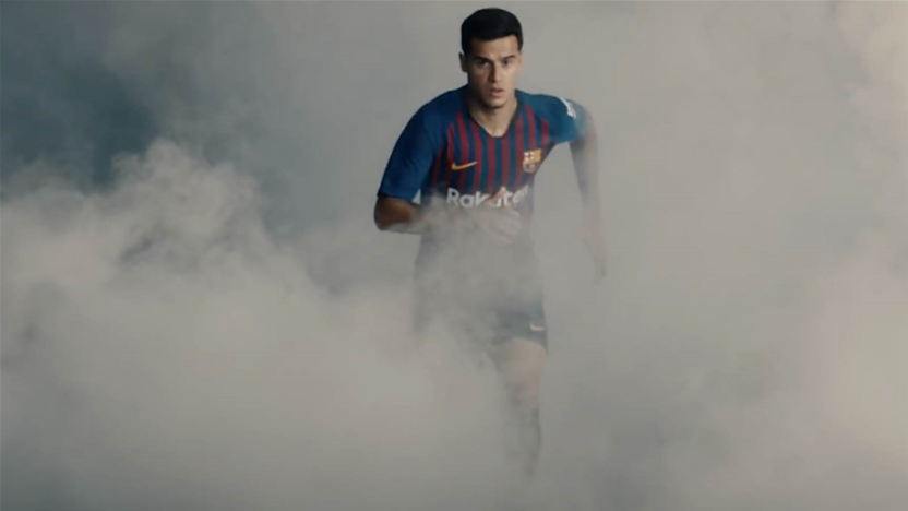 WATCH! Philippe Coutinho light up your phone!