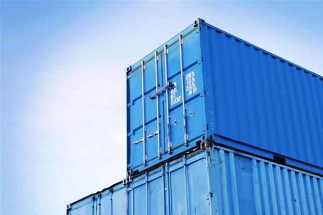 Savunma, dört konteynerli bilgisayar odasını yargılamak için