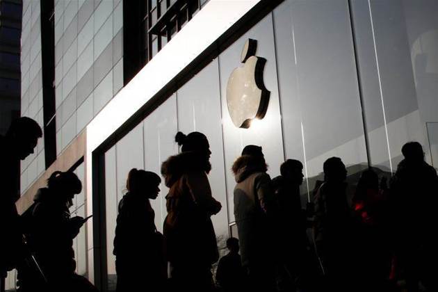 Apple issues revenue warning for first time since 2007