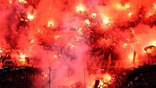 Watch! Dresden fans put on mid-match pyro show