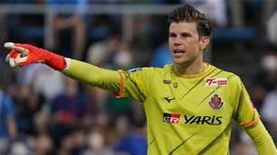 After another award, is ex Socceroo Langerak the best goalkeeper in Asia?