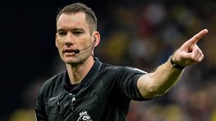Aussie ref leaves pitch to boos after chaotic EPL match
