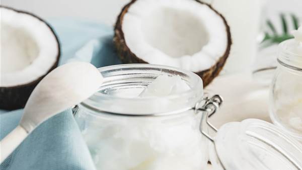 13 Amazing DIY Beauty Tricks With Coconut Oil