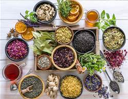 8 Soothing Herbs That Take the Edge Off Naturally