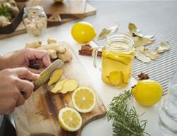 The Morning Drink Debate: Apple Cider Vinegar vs Lemon Water