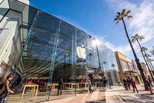 Apple CEO urges Bloomberg to retract China spy chip story
