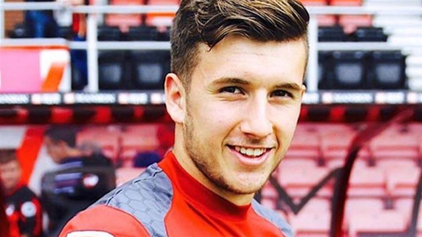 Olyroo knocks back A-League to re-sign in England Olyroo knocks back A-League to re-sign in England