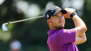 Hodges sets pace as Playoffs race heats up