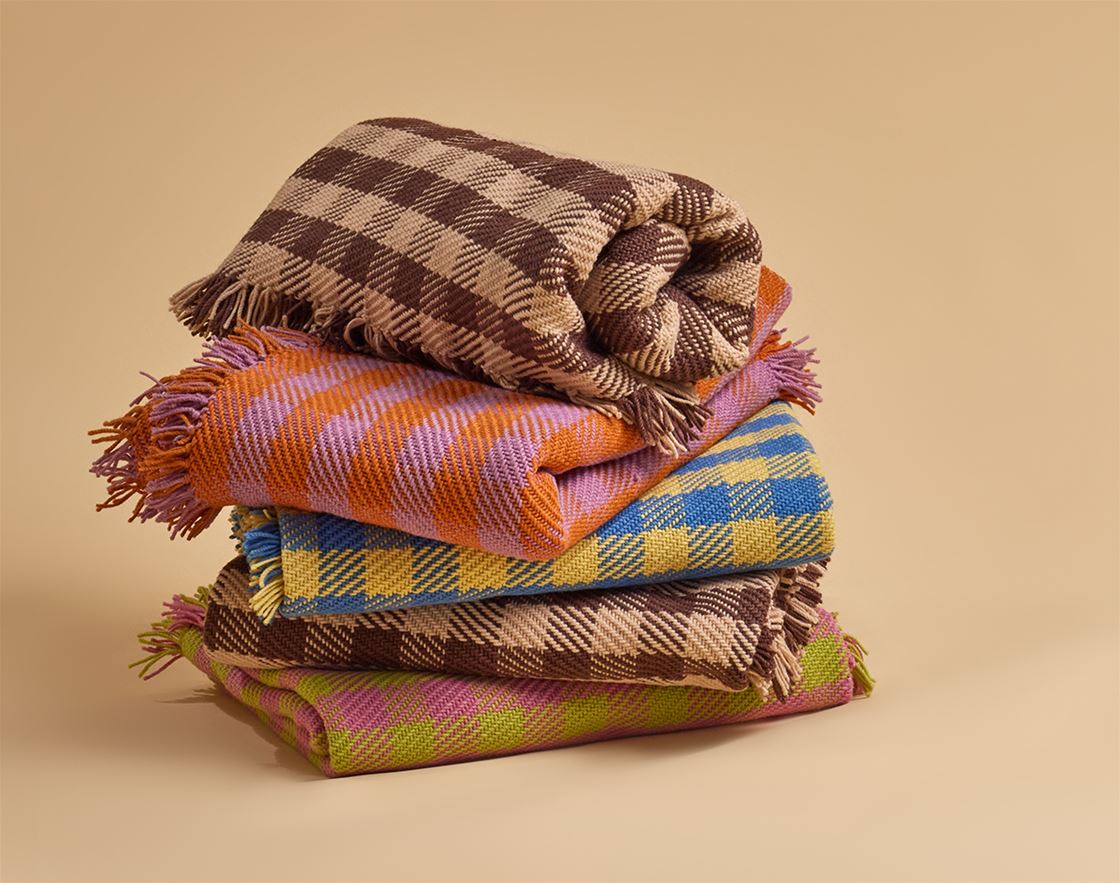 win a rad peek neek rug win a rad peek neek rug