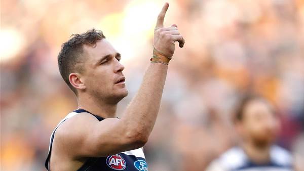 Selwood signs for life