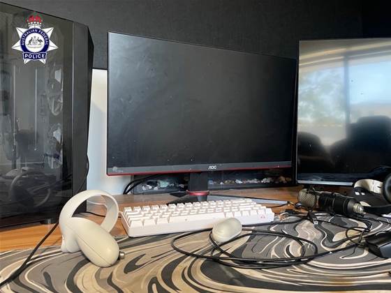 Avustralyalı genç, ABD'li perakendecileri ve eğitim kurumlarını hedef almakla suçlandı