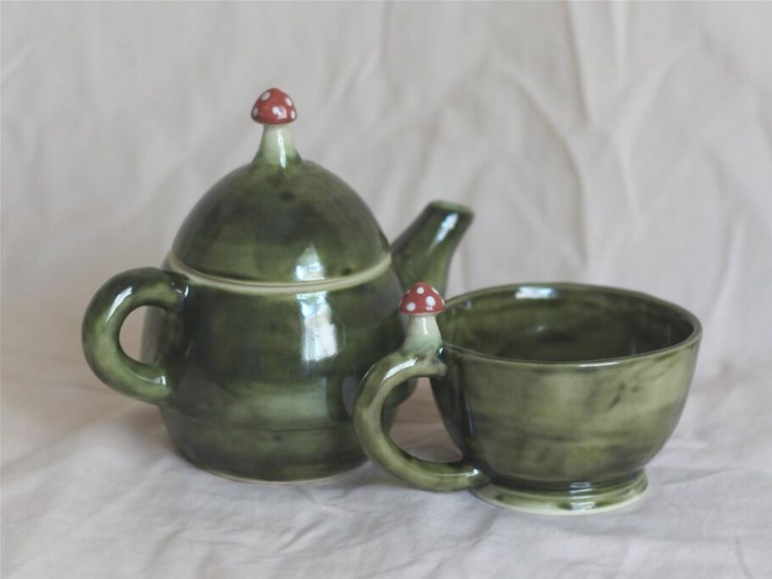feast your eyes on this spiffy mushroom tea set feast your eyes on this spiffy mushroom tea set