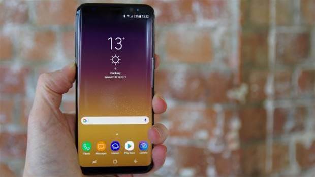 Samsung glitch randomly sends pictures to contacts