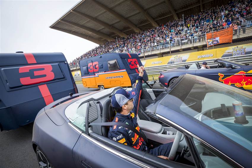 Ricciardo's caravaning chaos Ricciardo's caravaning chaos