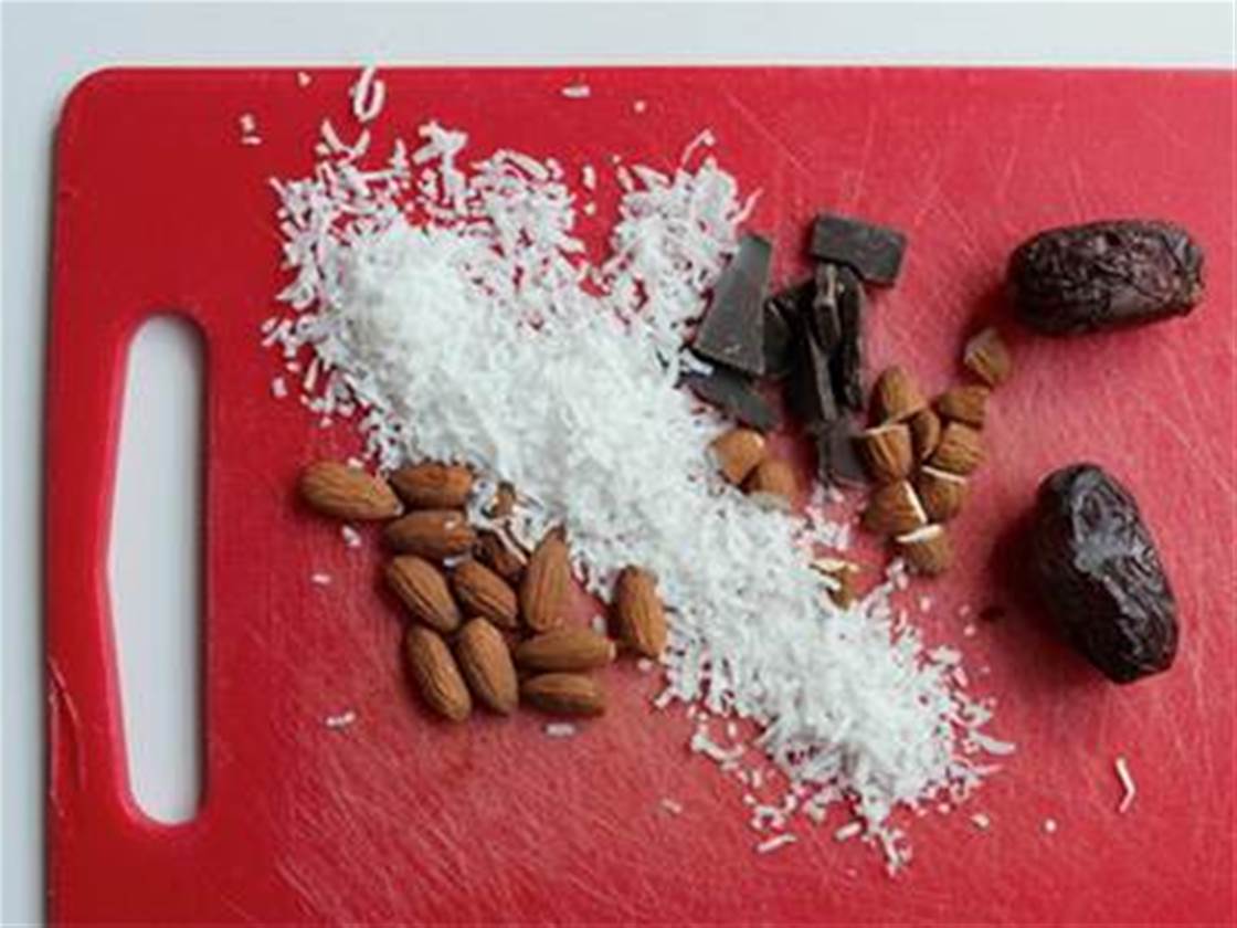almond, date and chocolate joy balls