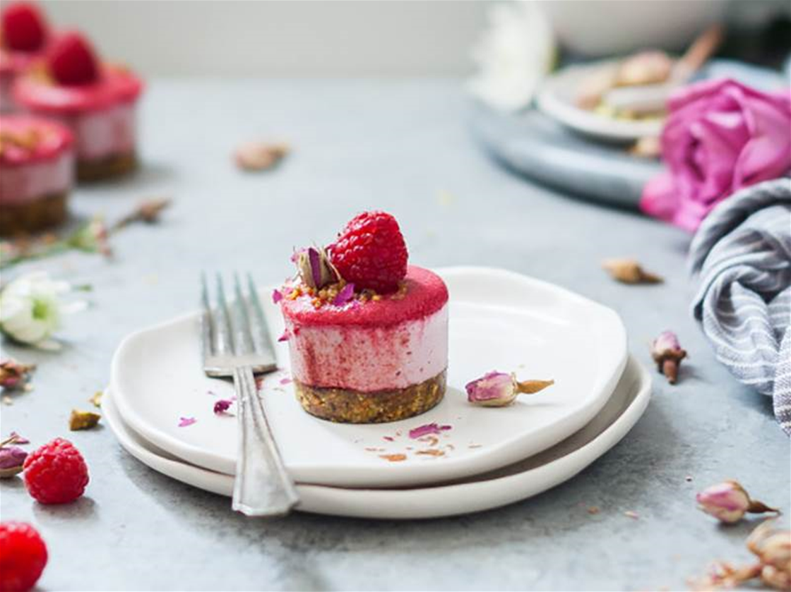 raspberry rose mini cheesecakes raspberry rose mini cheesecakes