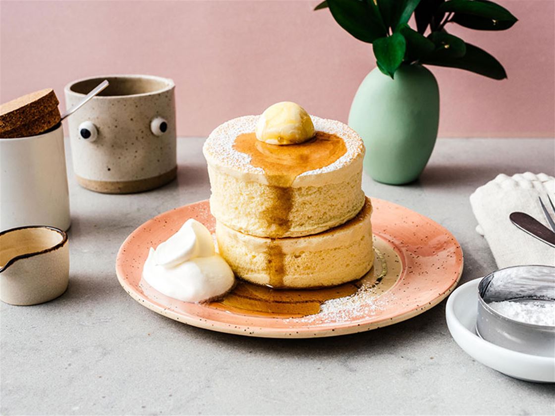 extra-fluffy japanese soufflé pancakes extra-fluffy japanese soufflé pancakes