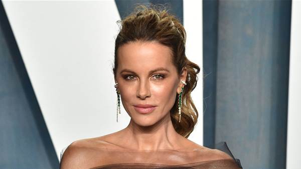 Kate Beckinsale, 48, Looks Incredibly Toned as She Does Yoga With Her Cat in New IG Video