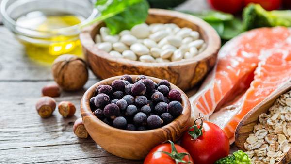 How the Mediterranean Diet Promotes Weight Loss, Heart Health and Longevity