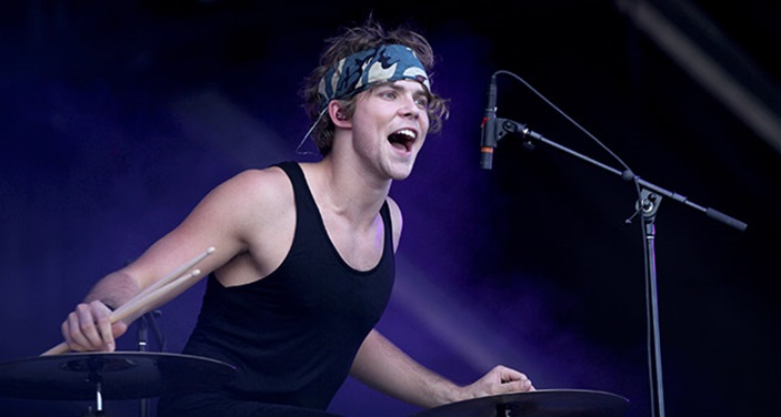 Ashton from 5SOS in hospital! Ashton from 5SOS in hospital!