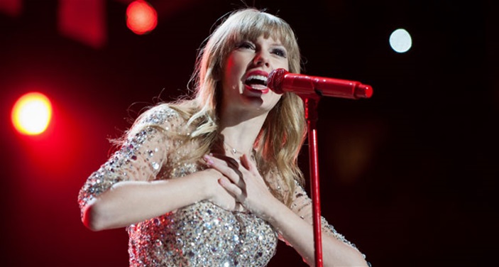 Taylor Swift is Touring with Her Cat Taylor Swift is Touring with Her Cat