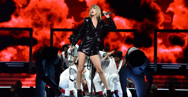 Taylor bought a fan tickets to her show! Taylor bought a fan tickets to her show!