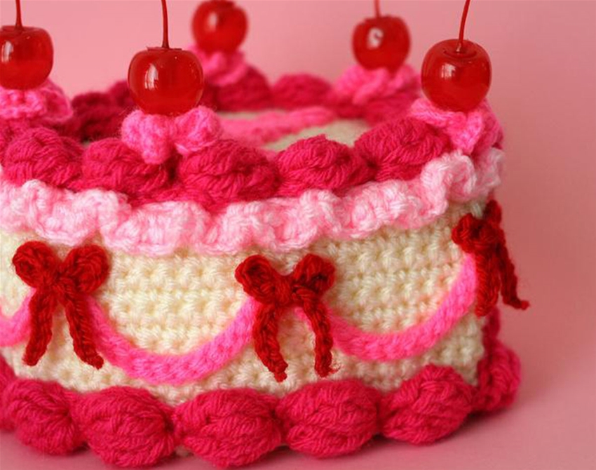 learn how to make a crocheted cake • craft • frankie magazine