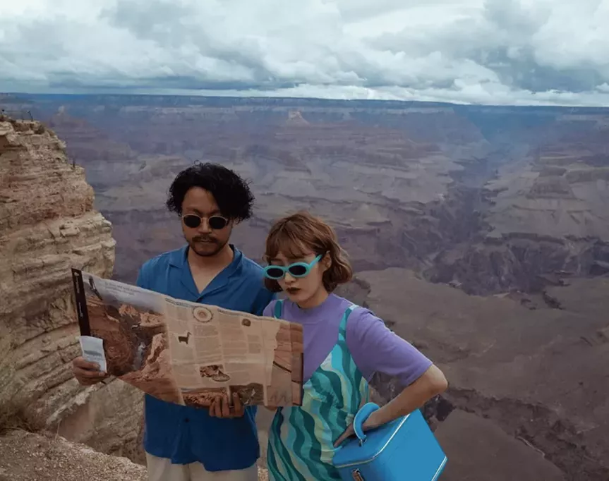 this might be the most stylish travelling couple you’ve ever seen