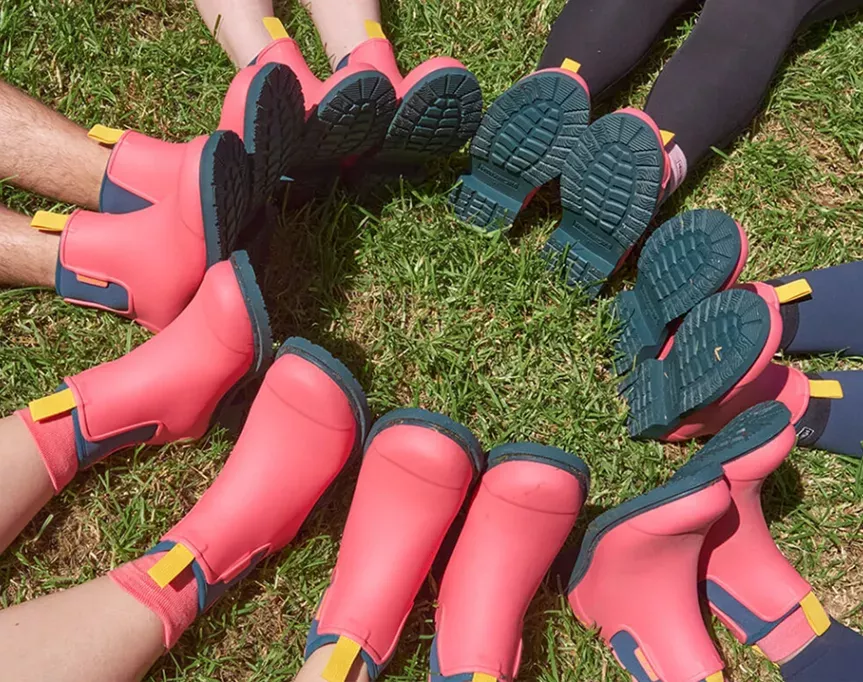 these merry people kicks are giving breast and ovarian cancer the boot