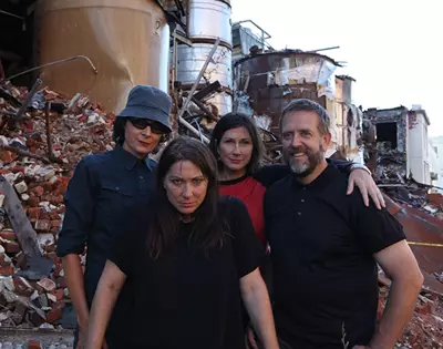 holy crap &#8211; it's kelley deal from the breeders