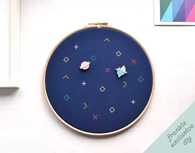 frankie exclusive diy: embroidery hoop pin board