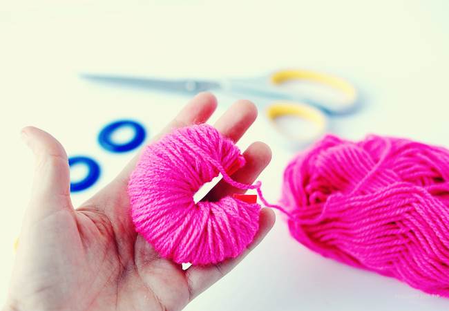 DIY-Pom-Pom-Chandelier-by-Penelope-And-Pip Step1Part1 Frankie