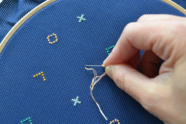 frankie exlusive diy embroidery hoop pin board 1