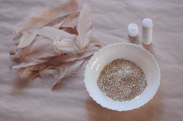 glitter-feather-diy-2