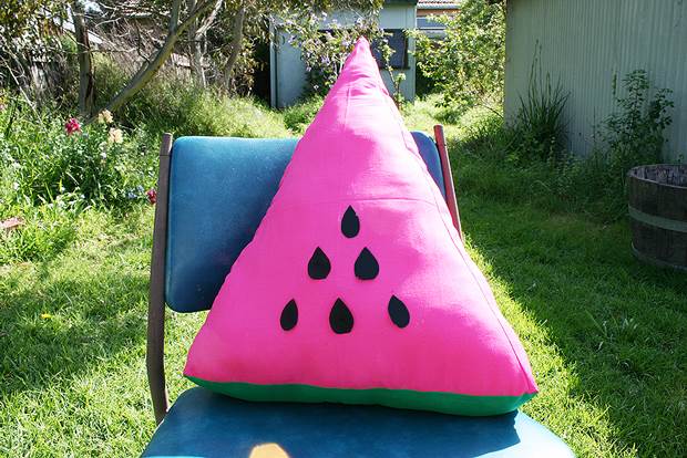 watermelon-cushion-diy-6
