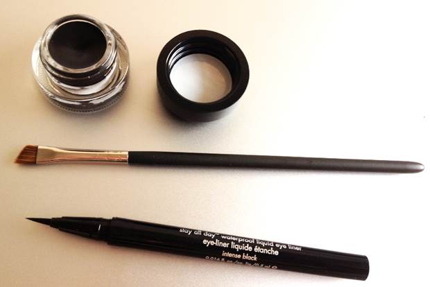 winged-eyeliner-materials