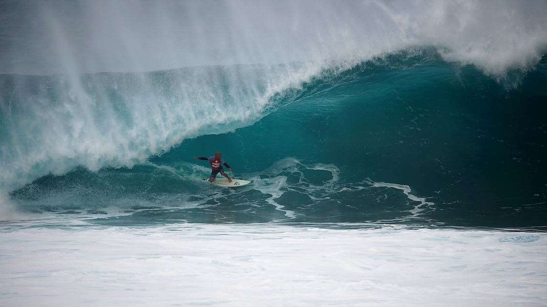 Kelly Slater, Staying Alive At Pipe - Tracks Magazine - The Surfers ...