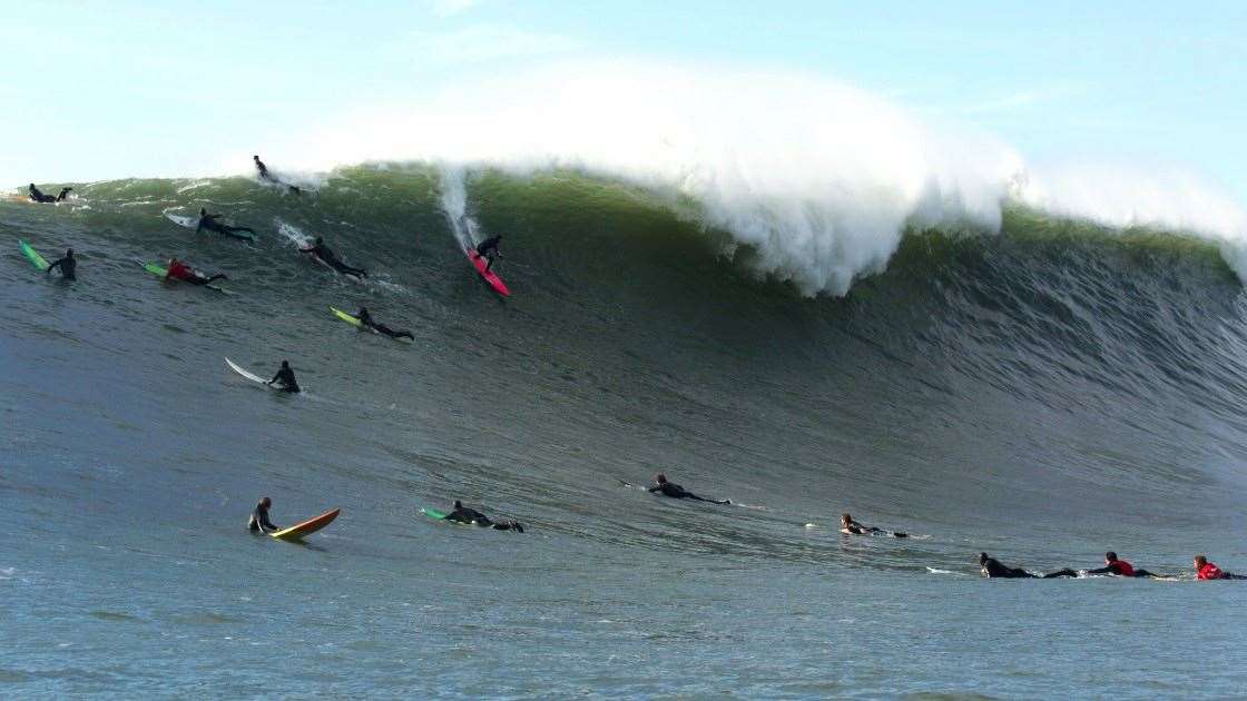 Mavericks Lights Up Tracks Magazine The Surfers Bible